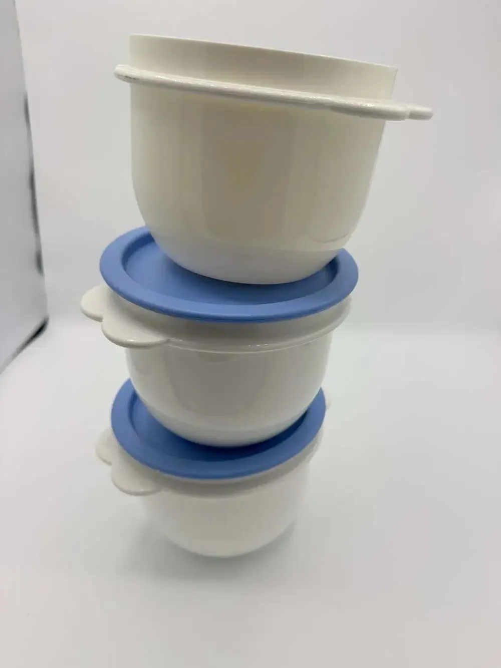 Vintage Tupperware 26 oz / 750ml White Butterfly Bowls with Blue Seals, Set of 3
